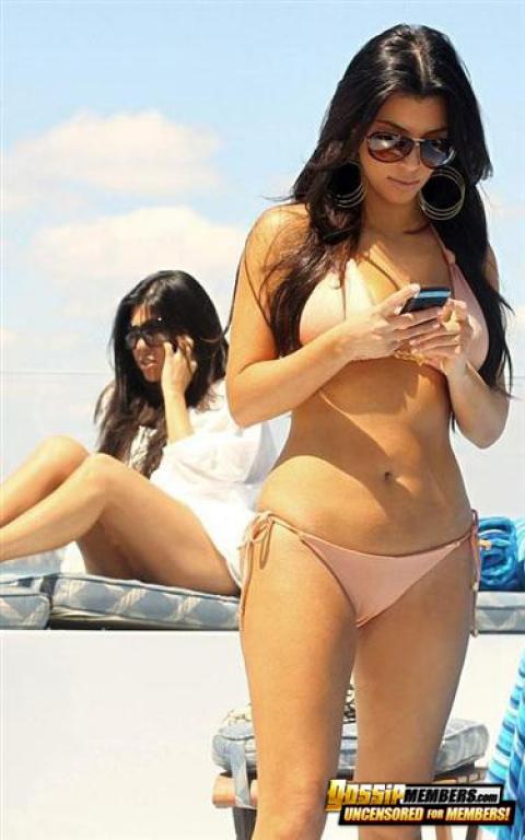 Kim Kardashian Nude Sexy Scene Showing Tits Nude Scene Horny