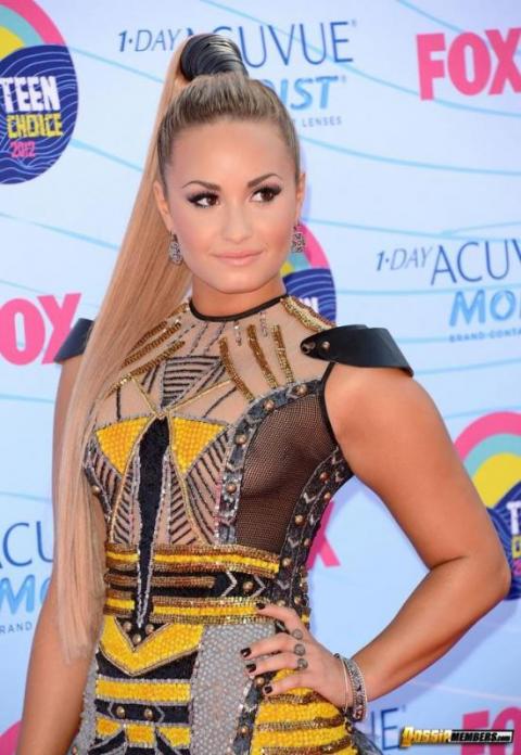 Demi Lovato Awards Teen Bombshell Hollywood Stunning Slender