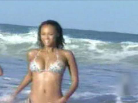 Tyra Banks Nude Sexy Scene Booty Ebony Beach Hollywood Doll