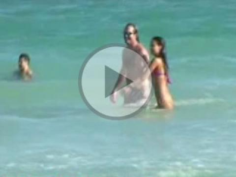 Jessica Alba Sexy Scene Softcore Athletic Slender Bikini Ass