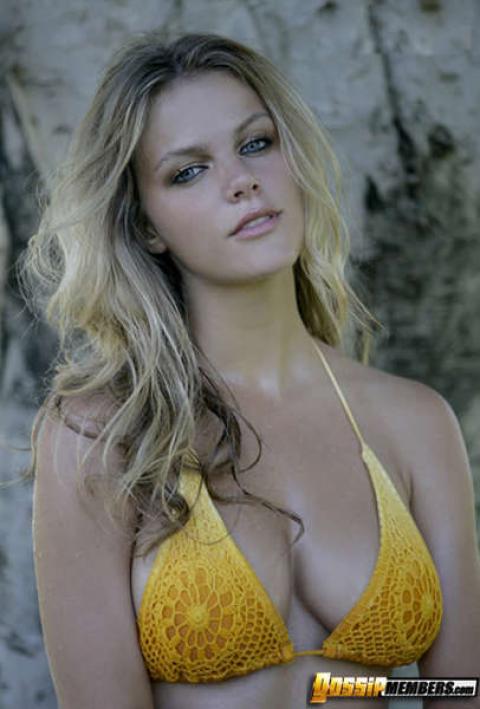 Brooklyn Decker Model Sexy Scene Lingerie Softcore Slender