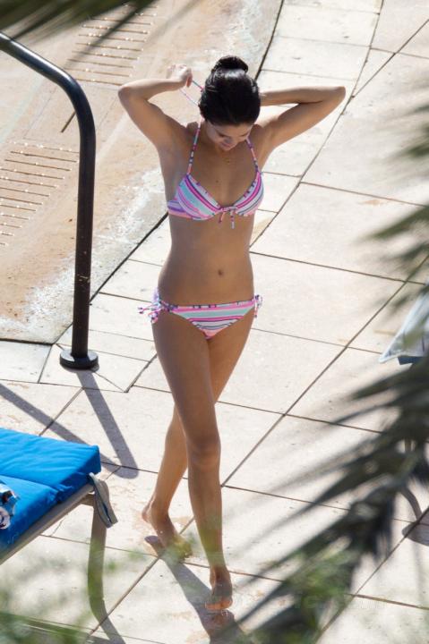 Selena Gomez Hollywood Slender Athletic Bikini Celebrity Hot