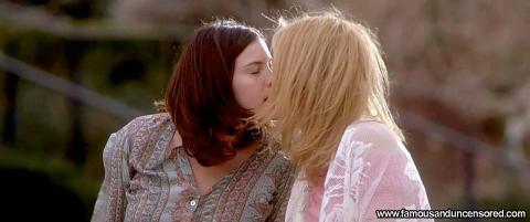 Liv Tyler Daughter Singer Kissing Lesbian Actress Babe Doll