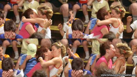 Elizabeth Banks Summer Wet Kissing Lesbian Celebrity Female