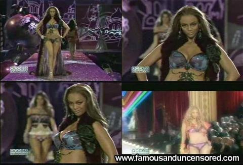 Tyra Banks Nude Sexy Scene Access Hollywood Hollywood Bra Hd