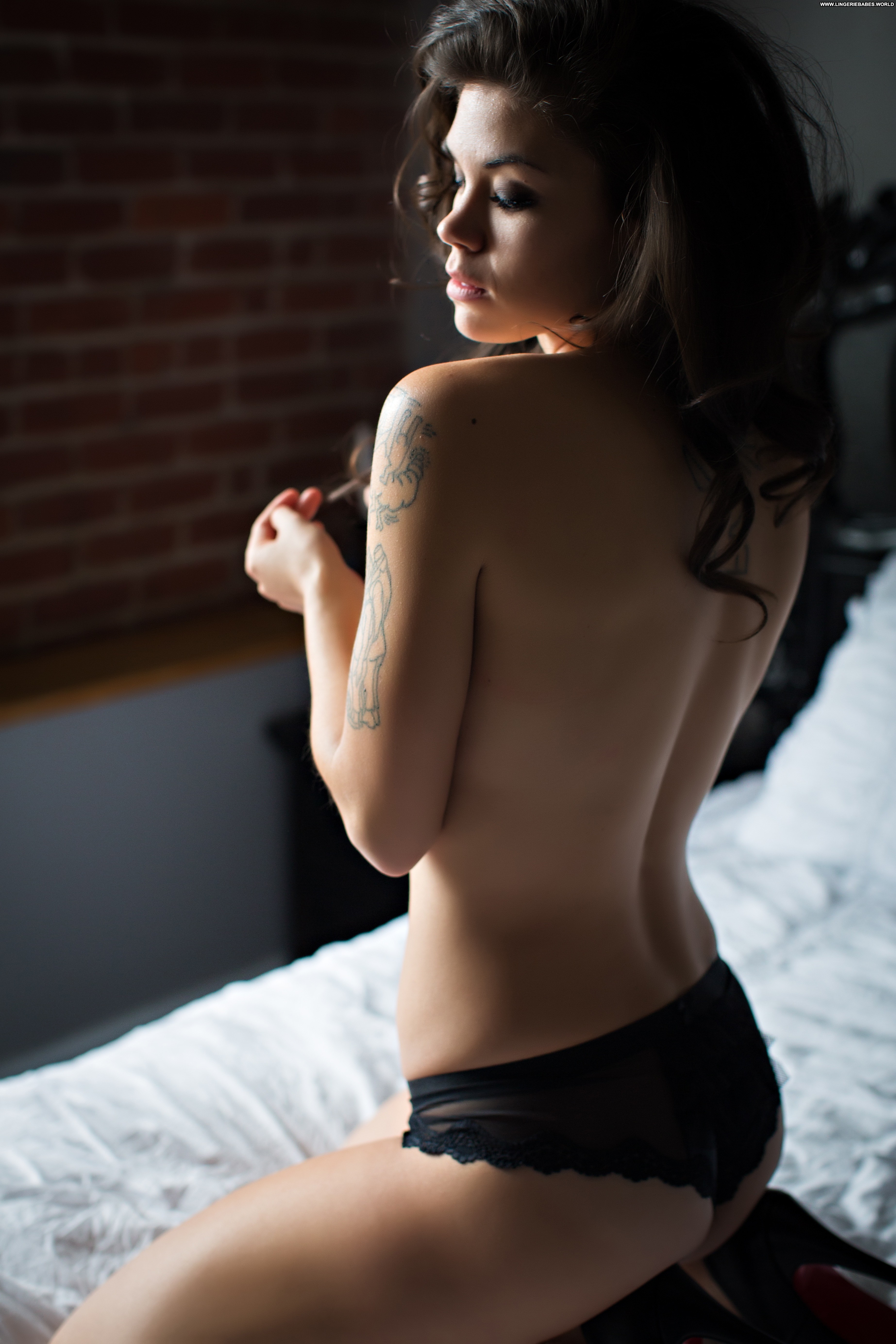Farah Lingerie Amateur Straps Nude Model Tattoo Photo Model