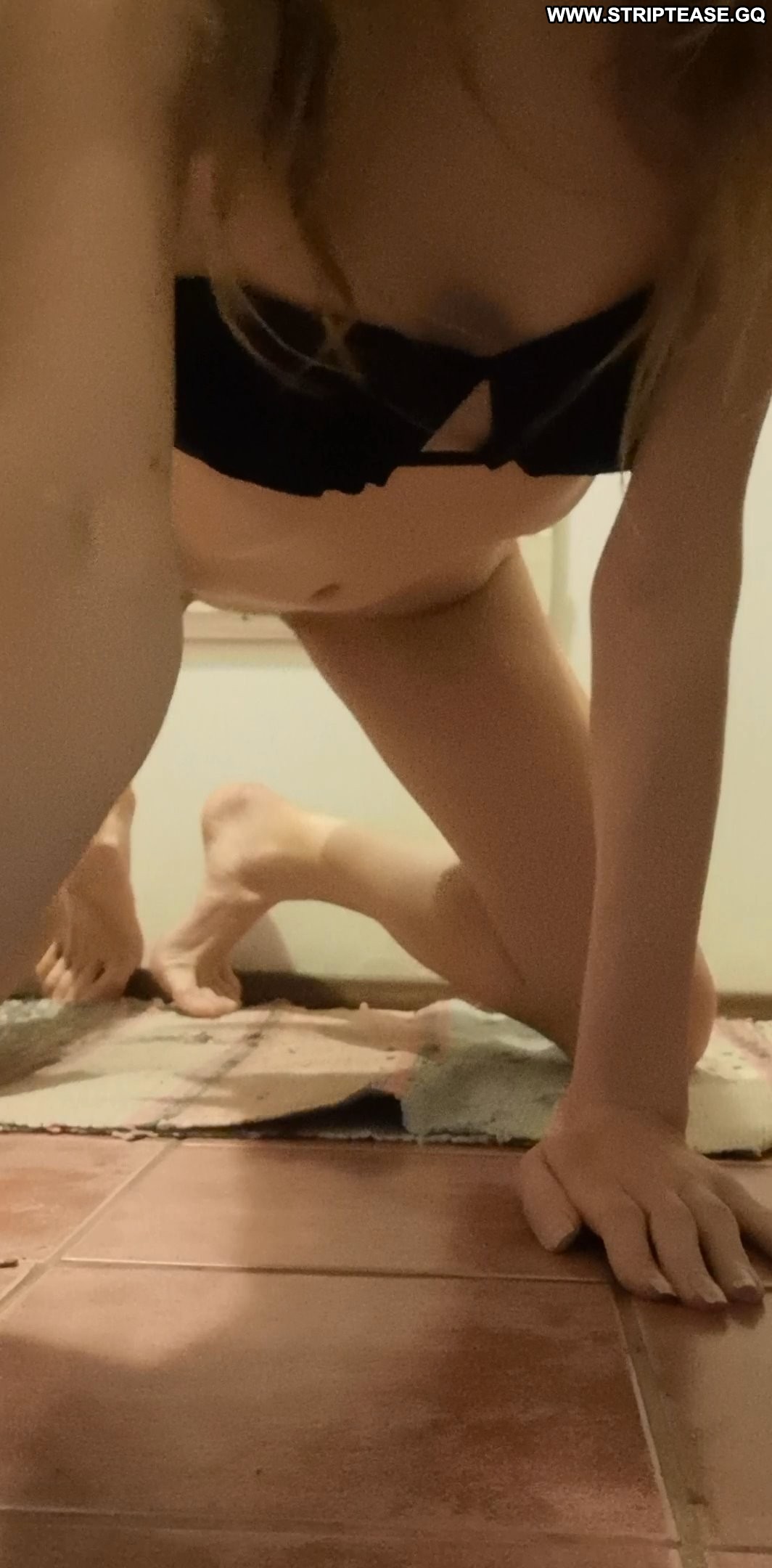 Maebell Slender Girl Bathroom Nude Selfies Straight Undressing photo photo
