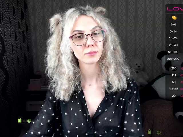 Cam Model _EVA_ Caucasian Vibe With Me Young Woman Medium Butt Bisexual