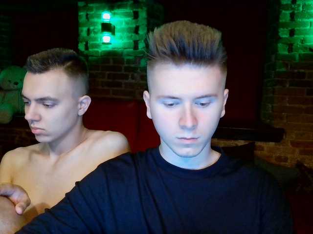 Cam Model Alexxx_D Kissing Cum On Face Enjoying Green Eyes Dicksucking