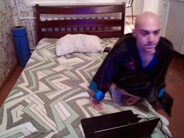 Andrean-M Webcam Guy Medium Penis King Of The Room Gay Brunette