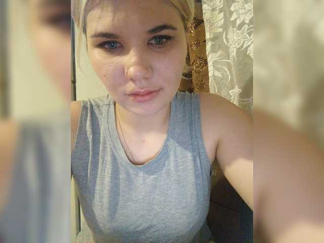 Cam Model AnnaShi Blue Eyes Female Webcam Model Mobile Live Dreaming