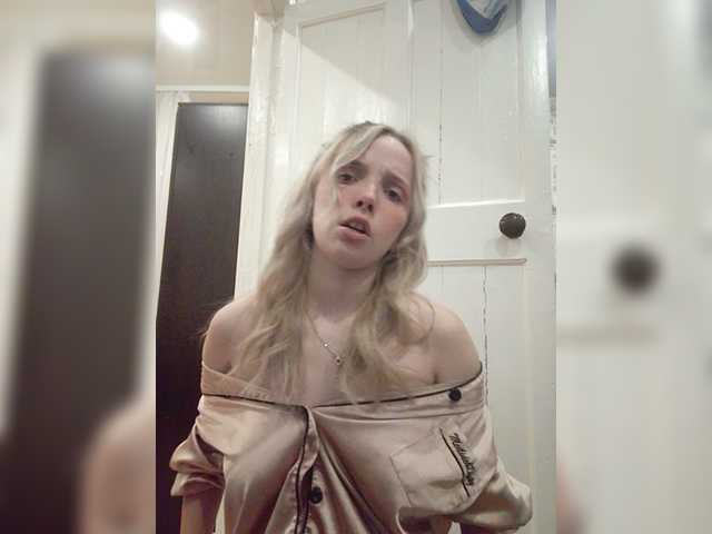 Cam Model Aretmia Rubbing Enjoying Speaks Russian Stripping Jerking