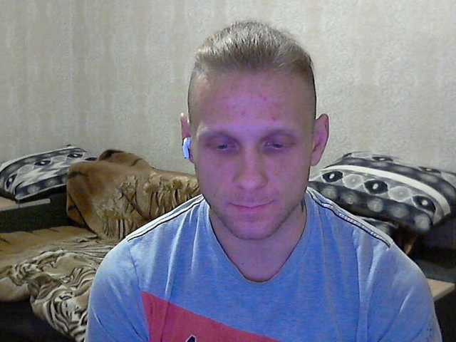Cam Model B-L-O-N-D Speaks Russian King Of The Room Hd Cam Young Man Webcam