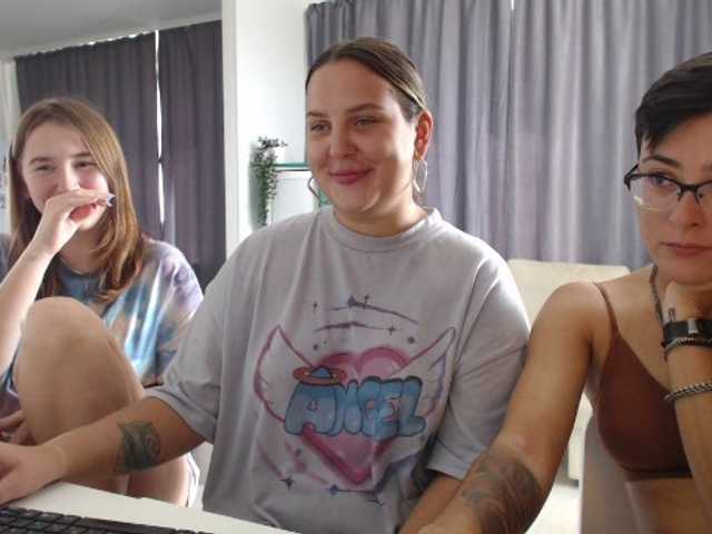 BugaGirls Enjoying Games English Rimming Ass Fingering Webcam Girl