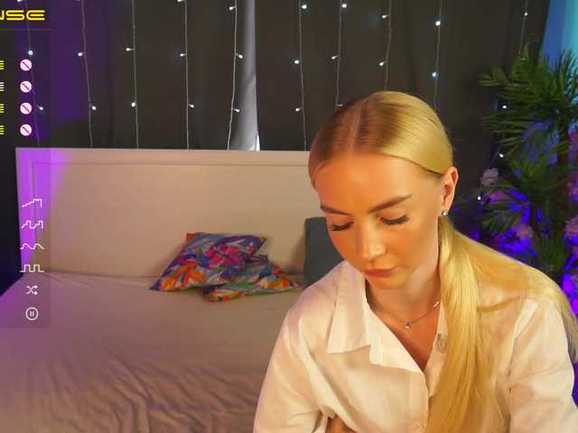 CherylWall Slim Female Trimmed Pussy Bisexual Small Tits Webcam Poland