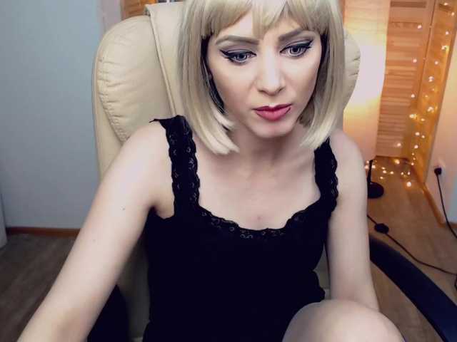 Cam Model ChicaGoDance Brown Eyes Chatting Lovense Girl Medium Butt Masturbation