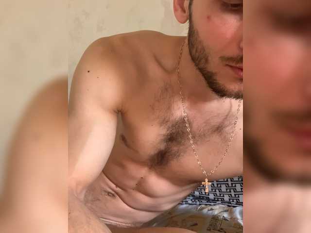 Derzk1yXX Medium Cock Webcam Model Male Stripping Jerking Teasing