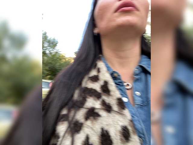 DIVORA Webcam Model Dreaming Speaks English Ball Sucking Female