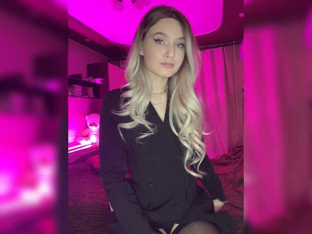 Eluuna Medium Height Blonde Shaved Pussy Blue Eyes Russia Woman