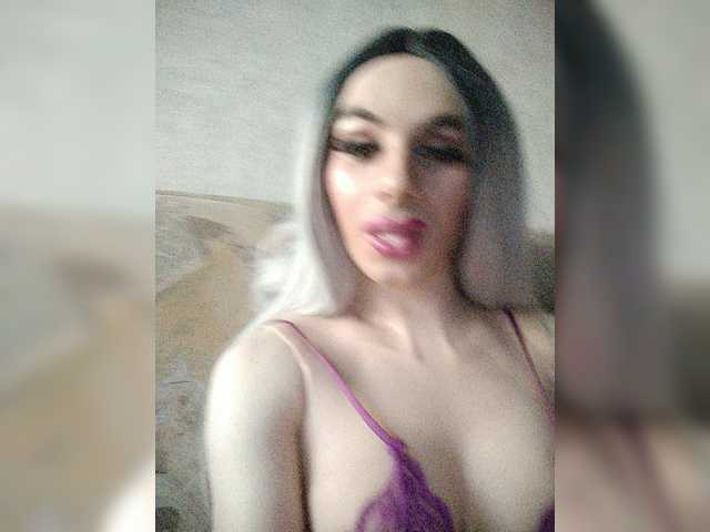 Cam Model Kristinka_55 Transsexual Shemale Middle Eastern Medium Height
