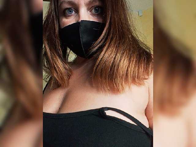 Cam Model FluffyBeauty Dancing Blue Eyes Games Rubbing Woman King Of The Room