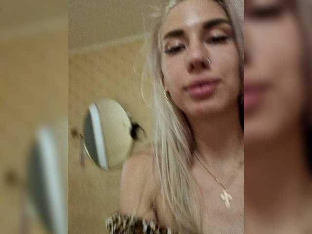Cam Model Have-a-drink Short Dreaming Speaks English Young Woman Small Tits