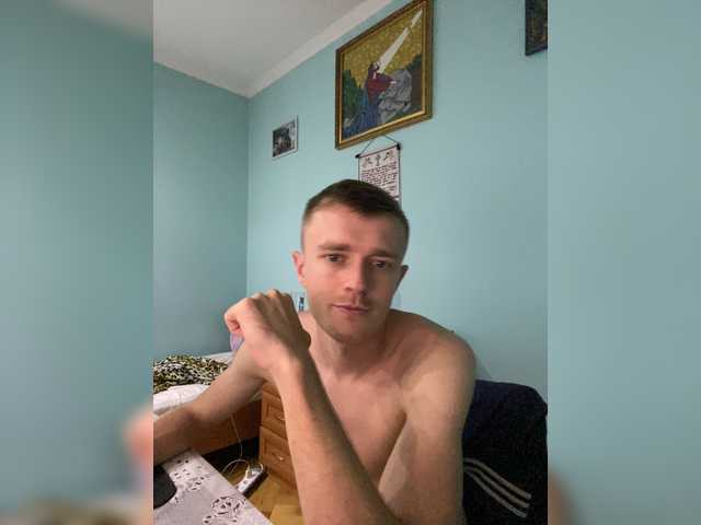 Cam Model HOOLI-GANS Large Cock Gay Speaks Ukrainian Medium Ass Large Penis