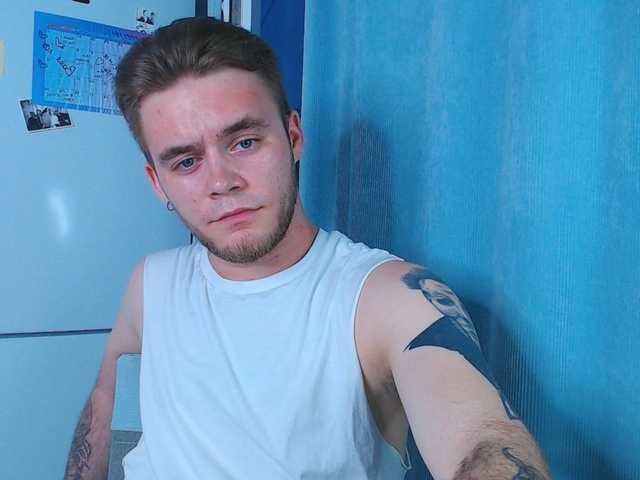 Cam Model HugoBrad Large Penis Bdsm Hd Cam Male Short Blue Eyes Camshow