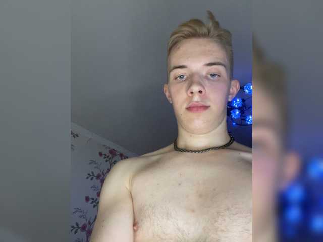 JuicyKen Bisexual Webcam Model Trimmed Penis Cumshot Enjoying