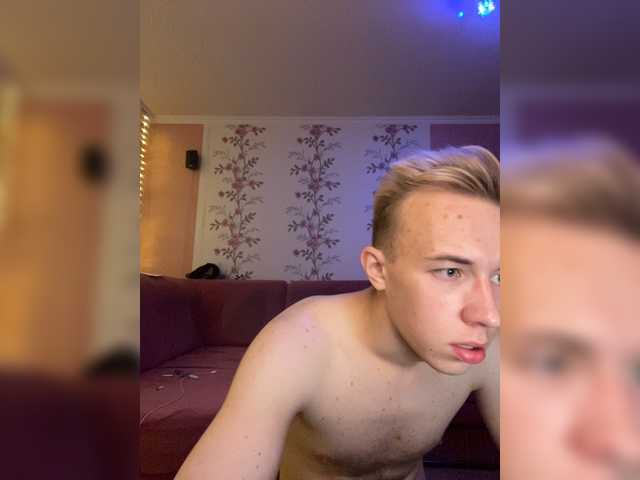 JuicyKen Speaks Russian Chatting Male Speaks Ukrainian Webcam Model