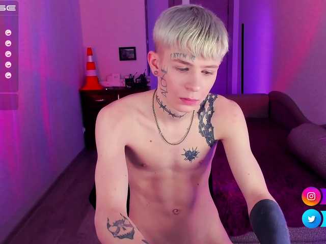 Cam Model L1zerboy Male Chatting White Large Penis Camshow Blue Eyes
