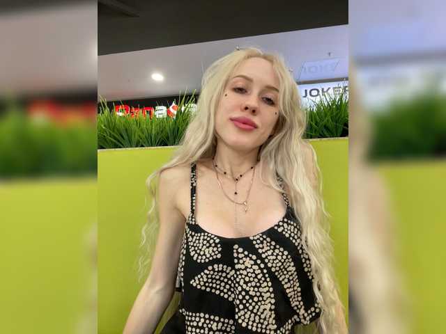 Cam Model LiiBaby Straight Recordable Fisting Medium Butt Blonde Dreaming
