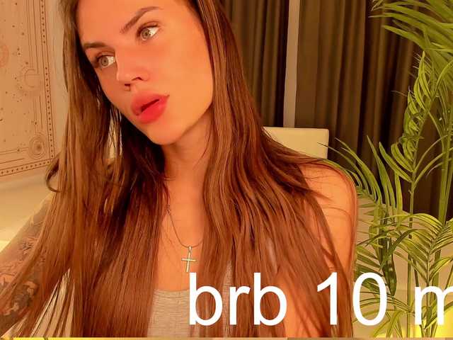 Cam Model LinseyRoberts Bisexual Webcam Rubbing Big Butt Brunette Green Eyes Short