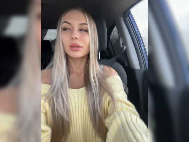 Cam Model -Estonia- Fucking Russian Woman Medium Height Lovense Teasing
