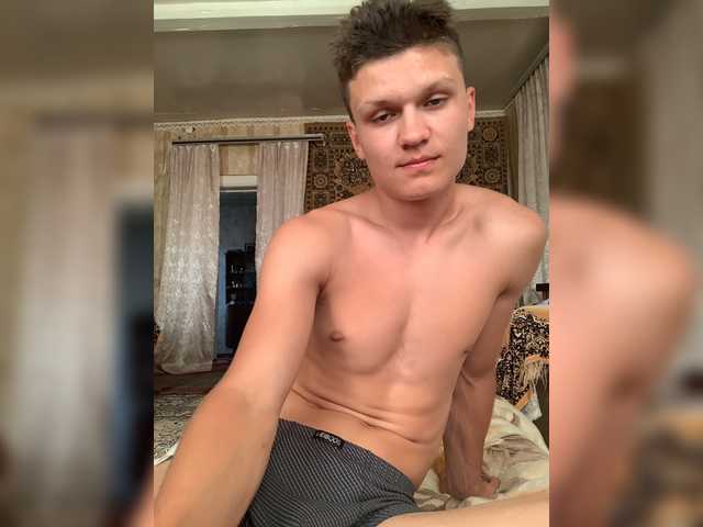 Cam Model Maxik337-1 Shaved Penis Fit Speaks Russian Male Stripping Straight