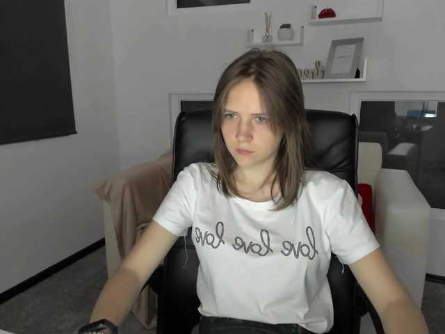 Miamuah Shaved Pussy English Enjoying Speaks English Webcam