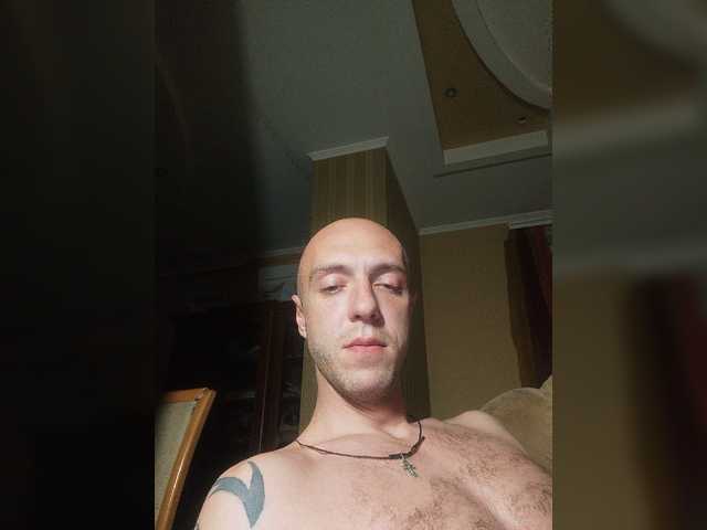 Cam Model MihailStatham Caucasian Mobile Live Dreaming Straight Green Eyes Tall