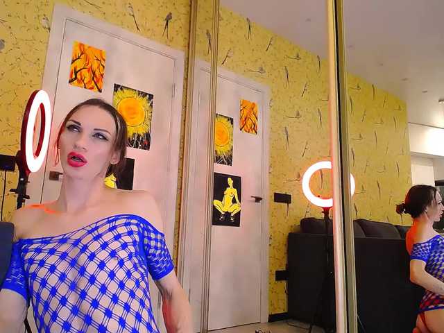 MilenaHardy Webcam Model Masturbation Speaks English Shaved Penis