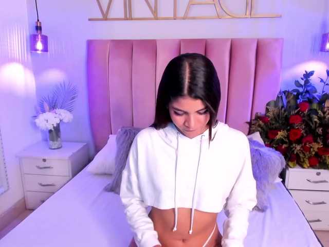 NiickyFoxx Colombia Cum Swapping Butt Fuck Stripping Webcam Model