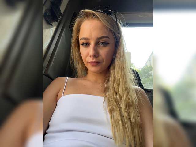 Cam Model _Katrinka_ Blue Eyes Webcam Medium Ass Slim Teen Woman Blonde White