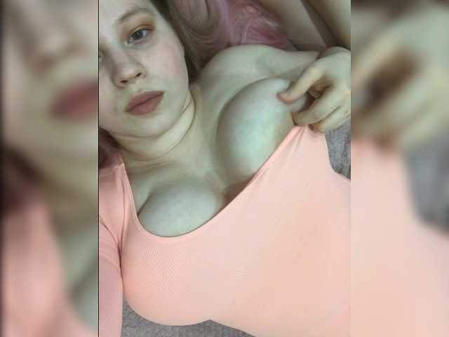 Queen-A Dildofucking Tugging Cumming Blowing Smoking Handjob Girl