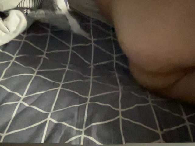 Romanbongo Caucasian Medium Cock Bisexual Webcam Model Enjoying Webcam