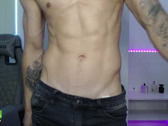 Cam Model WildCat93 Enjoying English Gay Caucasian Rubbing Teasing Brunette