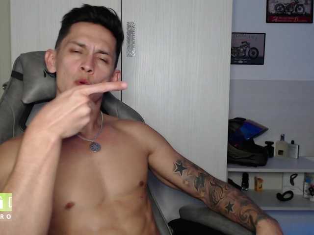 ImWildCat93 Dancing Webcam Model Male Fit English Teasing Green Eyes