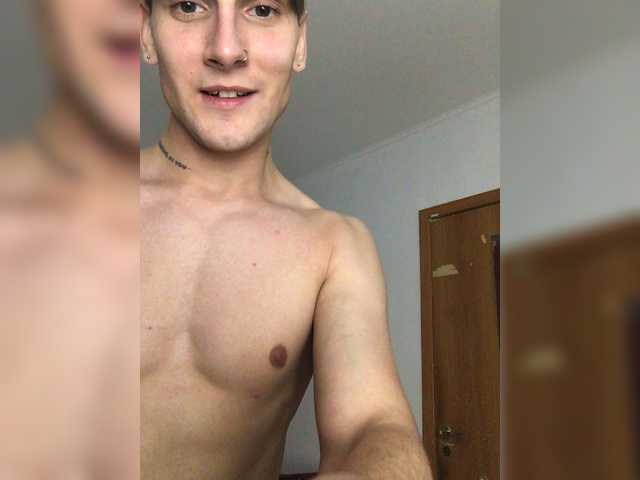 Cam Model ETHAN_MOORE Shaved Penis Guy Gay Camshow Brunette Games Smoking