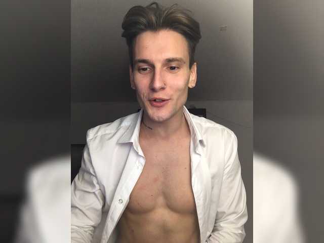 Cam Model ETHAN_MOORE Gay Dildoing Games Short Enjoying Masturbation Brunette