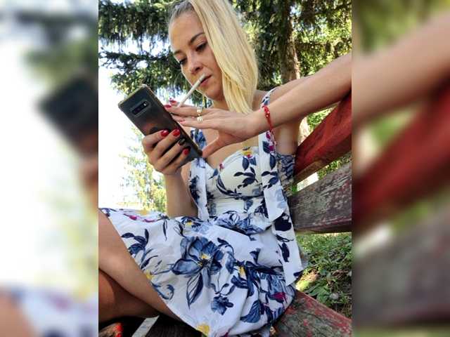 Cam Model Sexxyblonde Bisexual Woman Speaks Italian Webcam Italy Mobile Live