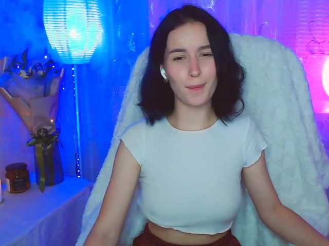 Cam Model Soffimoor Medium Tits Licking Slim Straight King Of The Room Webcam