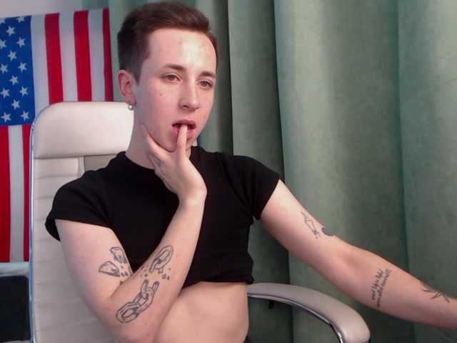 Cam Model SolarVibe White Enjoying Cock Sucking King Of The Room Dancing