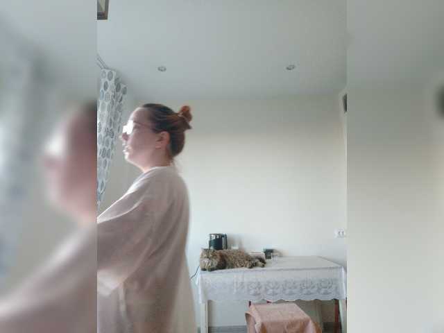 Cam Model Star-Shopping Smoking Female Using Vibratoy Caucasian White Dildo Play